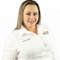 EVELYN LAMPHAR