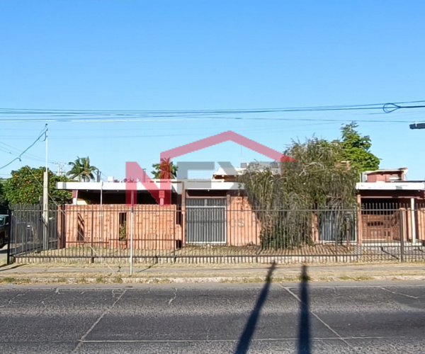 SE VENDE CASA DE UNA PLANTA EN COLONIA CENTENARIO