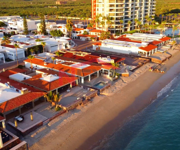 SE RENTA CASA FRENTE A LA PLAYA EN COSTA DEL MAR.
