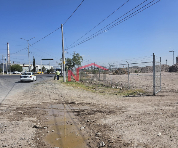 TERRENO COMERCIAL/INDUSTRIAL EN ESQUINA DE ISIDRO Y NAZARIO