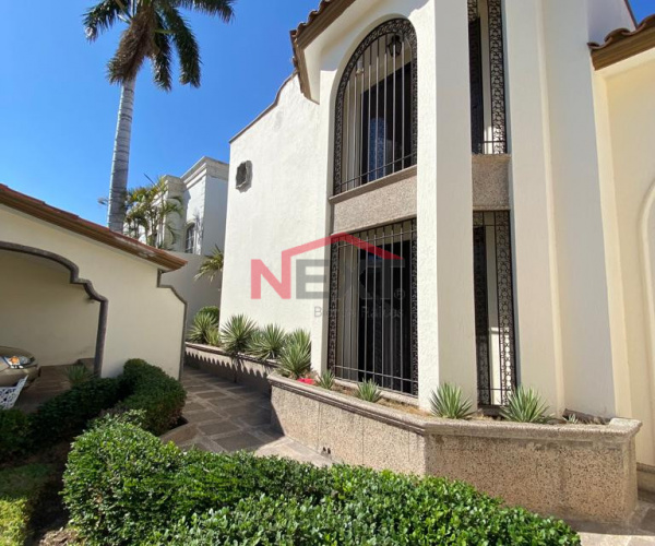 CASA EN VENTA NORTE URBANIZABLE 4