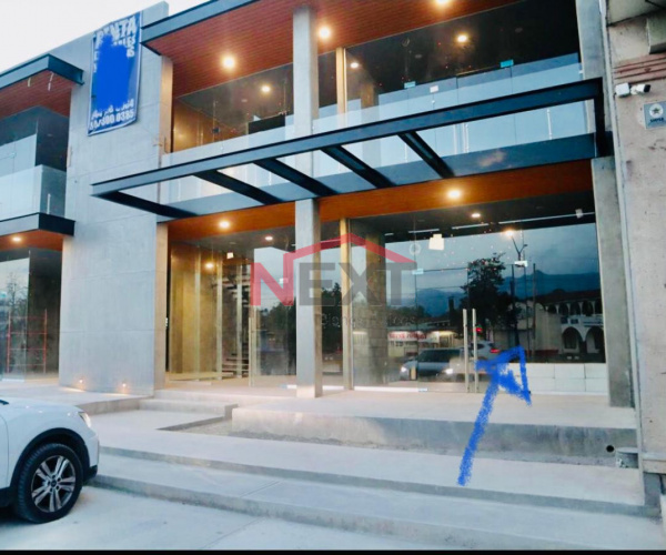 LOCAL COMERCIAL NUEVO FRENTE BLVD DE GRAN AFLUENCIA Y FRENTE PLAZA COMERCIAL