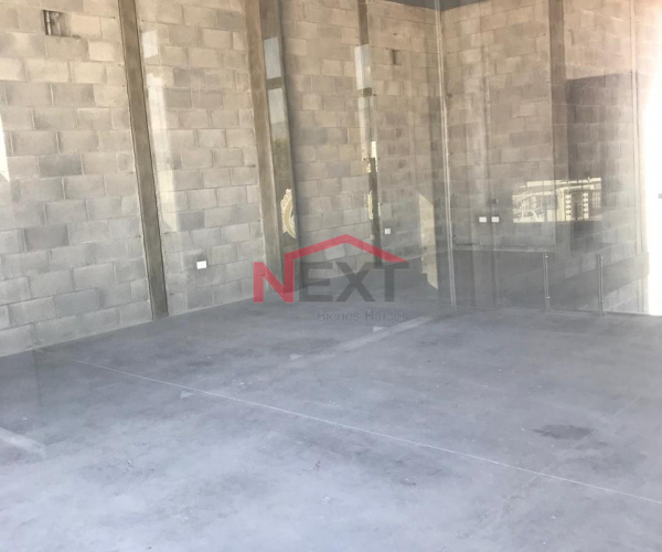 BODEGA AMPLIA PLANTA BAJA CON CORTINA FRENTE CALLE LIBRE DE ENTRADA Y ESTACIONAMIENTO