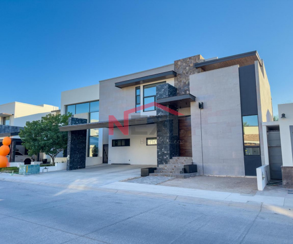 CASA EN VENTA EN LOS LAGOS RESIDENCIAL