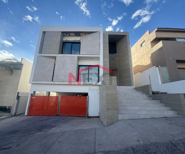CASA EN VENTA EN BOSQUES DE SAN FRANCISCO EN CHIHUAHUA
