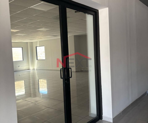 Oficina para corporativo y/o consultorios, ubicada en planta baja a minutos de Avenidad principales como Blvd Colosio y Carr Monterrey