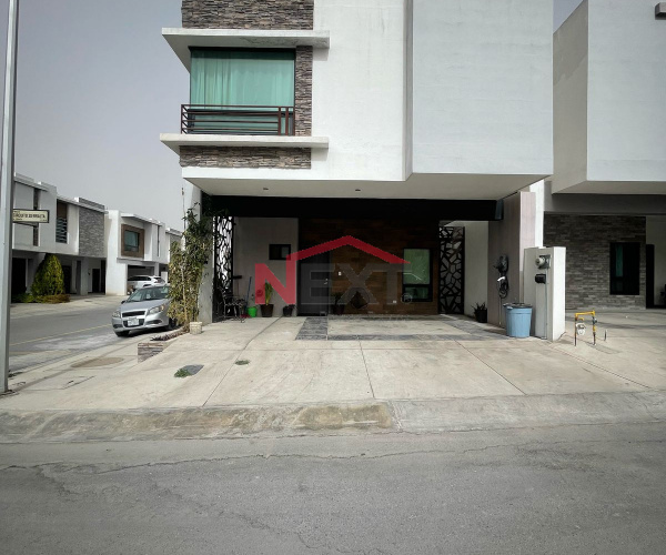 CASA EN ESQUINA FRENTE A AREA VERDE
