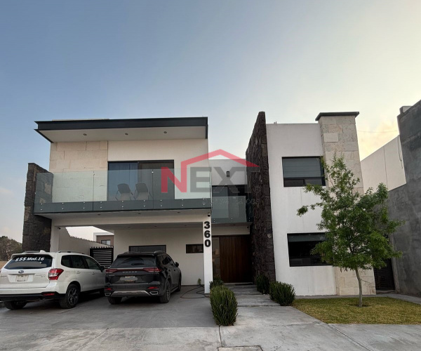 CASA EN VENTA AL SUR DE SALTILLO