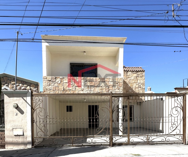 CASA EN VENTA PRADERAS, a una cuadra de PLAZA PATIO,, en frente de CIMACO
