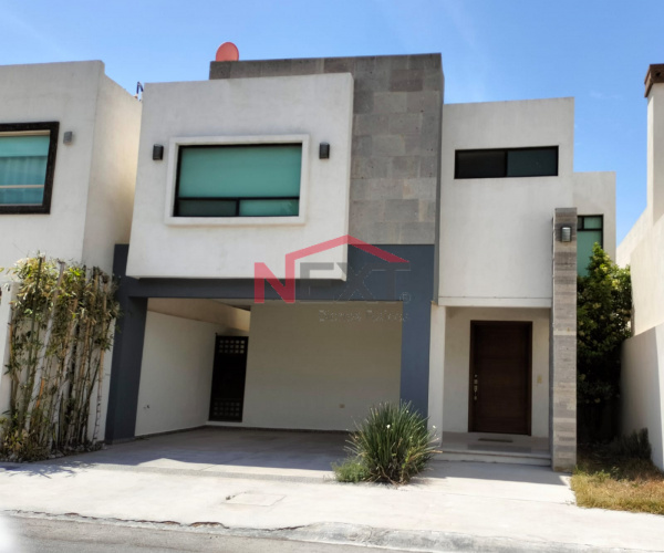 Casa en venta frente a parque en Privanzas del Campestre
