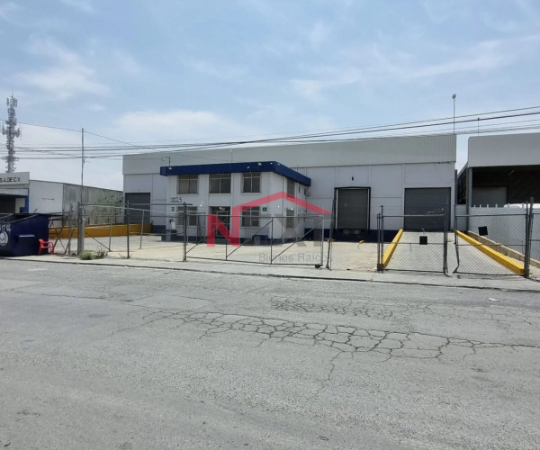 Renta de bodega de 1,300 m2 en zona industrial en Ramos Arizpe