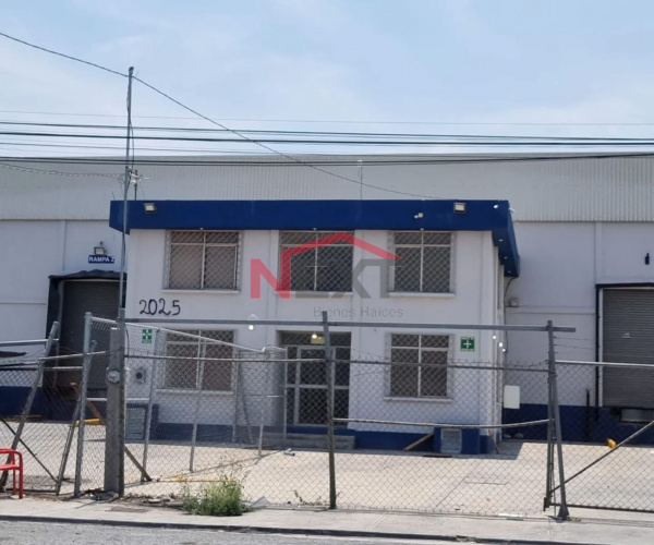 Renta de bodega de 1,300 m2 en zona industrial en Ramos Arizpe.