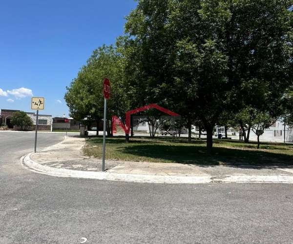 Terreno en VENTA al norte, en fraccionamiento frente a área verde