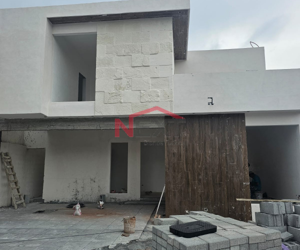 CASA EN VENTA CON RECAMARA PRINCIPAL EN PLANTA BAJA EN PRIVANZAS DEL CAMPESTRE PRIVADA ACACIA