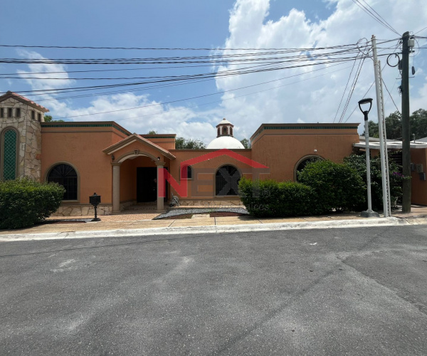 VENTA DE CASA EN FRACCIONAMIENTO BUGAMBILIAS