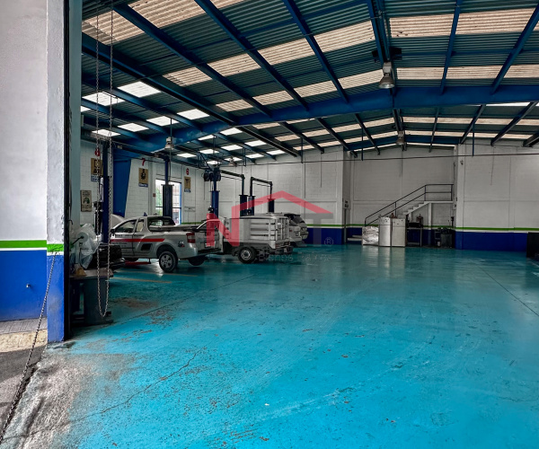 Local comercial/bodega/showroom en RENTA con excelente ubicación