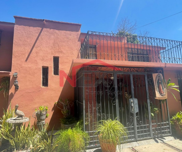 CASA EN VENTA UBICADA EN FRACC. VILLAS DEL NAINARI