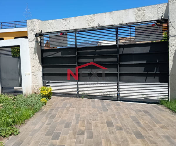 VENTA DE CASA AL PONIENTE DE SALTILLO EN FRACCIONAMIENTO SAN RAFAEL