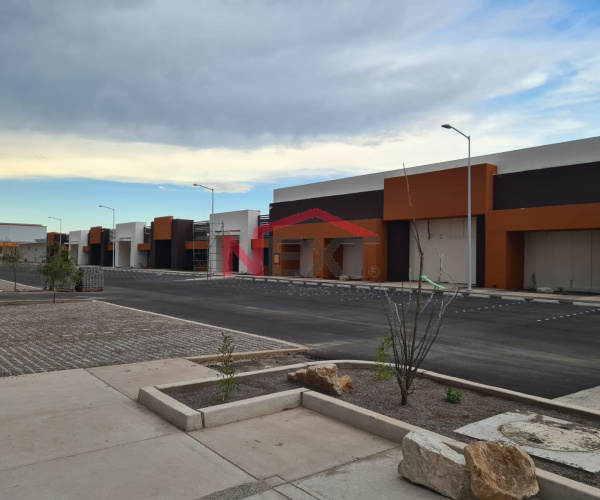 LOCAL EN RENTA EN PLAZA COMERCIAL 201
