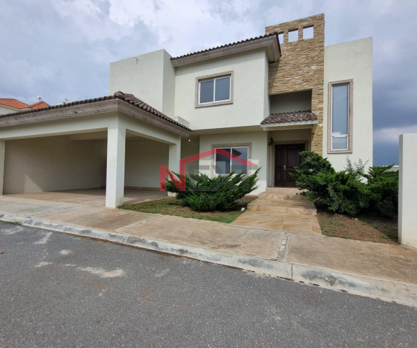 Casa en Renta – Fraccionamiento Privado con control de acceso en Arteaga
