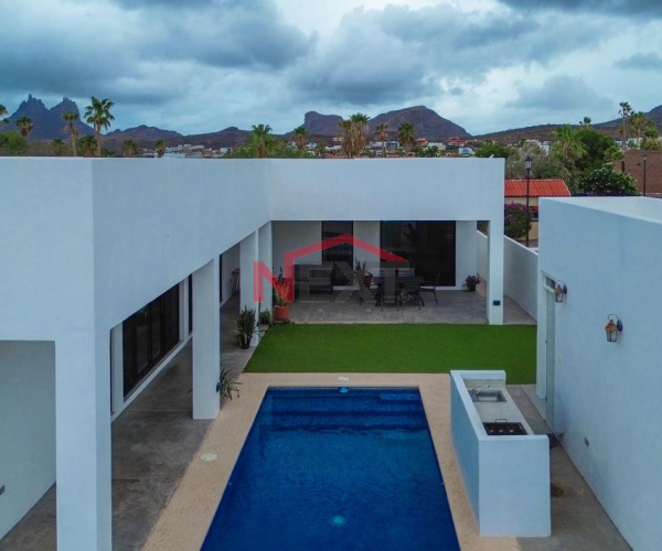 SE VENDE CASA AMUEBLADA CON ALBERCA EN COUNTRY CLUB SAN CARLOS