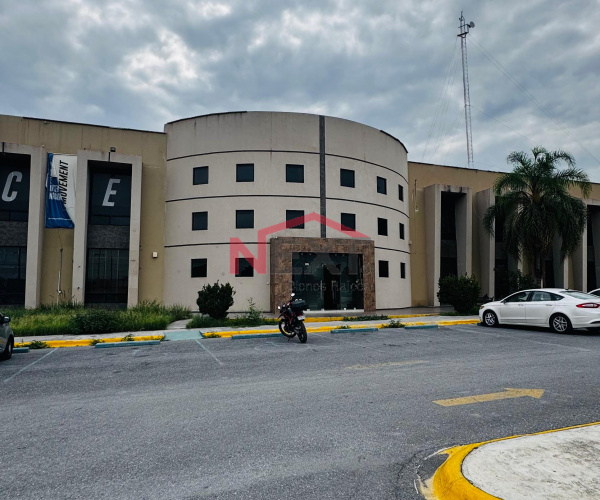 📍 Renta de Local Comercial en Blvd. Eulalio Gutiérrez (Opción SPA) En Plaza Comercial