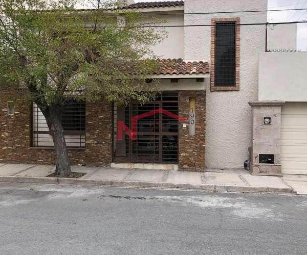 CASA EN VENTA  EN ESQUINA COL. REAL DE PEÑA