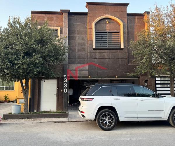 SE VENDE CASA EN EL RESIDENCIAL LOS PORTALES