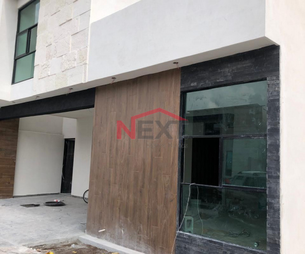 CASA EN VENTA CON RECAMARA PRINCIPAL EN PLANTA BAJA EN PRIVANZAS DEL CAMPESTRE PRIVADA ACACIA