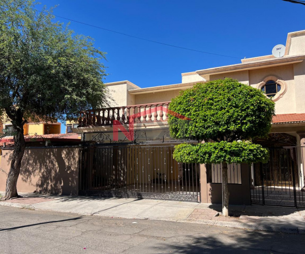 CASA EN VENTA EN COL. PRADOS DE CENTENARIO