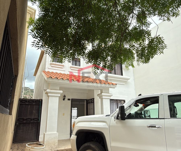 CASA EN VENTA EN FRESNOS RESIDENCIAL
