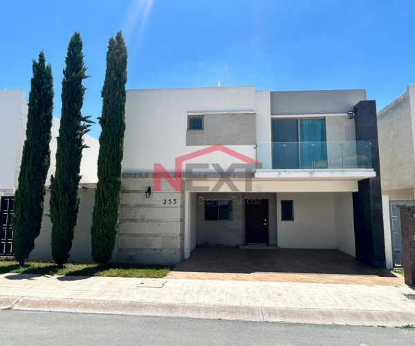 🏡 Casa en venta al norte de Saltillo – Misiones VII con jardín y salón multiusos