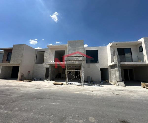PRE-VENTA DE CASA EN VALLE DE FONTANA (CASA #3)