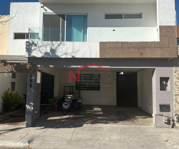 Casa en Venta Fraccionamiento LOS PORTALES, al Poniente, Frente a Área Verde