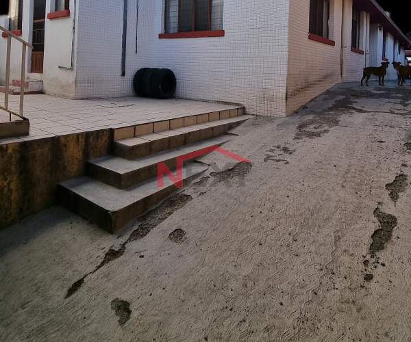 CASAS (2)  LOCAL COMERCIAL  EN VENTA, Superficie 1307m2,  con un total de 514 m2 de construcción habitables entre los tres inmuebles en Zona Centro