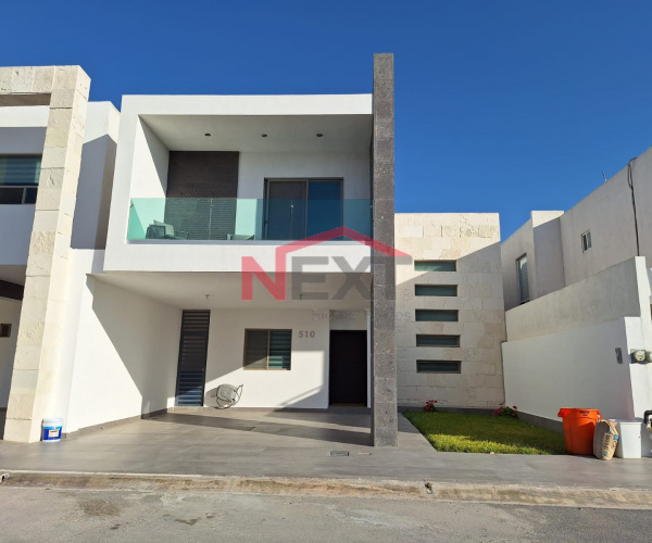 CASA  EN VENTA EQUIPADA PRIVANZAS VANCOUVER