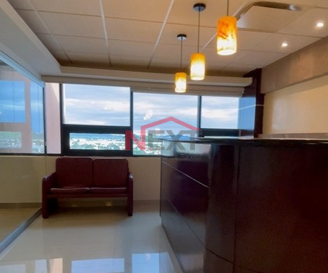 OFICINA EN RENTA EN CENTRO DE NEGOCIO LAS PALMAS