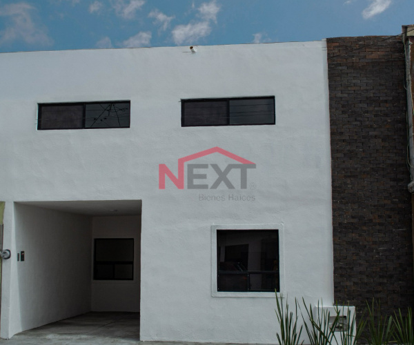 CASA EN VENTA REMODELADA CON UNA RECAMAR EN PLANTA BAJA EN MANANTIALES DEL VALLE - RAMOS ARIZPE