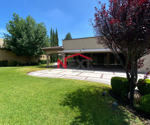 Venta Terreno con salón y palapa social República Oriente 