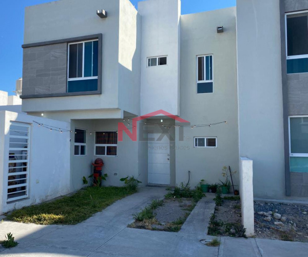 CASA EN VENTA  EN VALLE DE LOS ALMENDROS