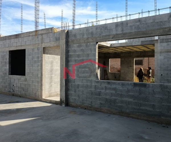 VENTA TERRENO AL NORTE COLONIA REPUBLICA A DOS CUADRAS DEL TEC SALTILLO CON METROS DE CONSTRUCCION EN OBRA NEGRA