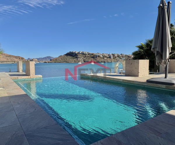 Casa frente a Bahía San Carlos