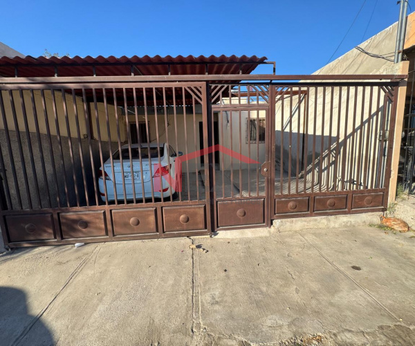 CASA EN VENTA EN COL. LOS JARDINES