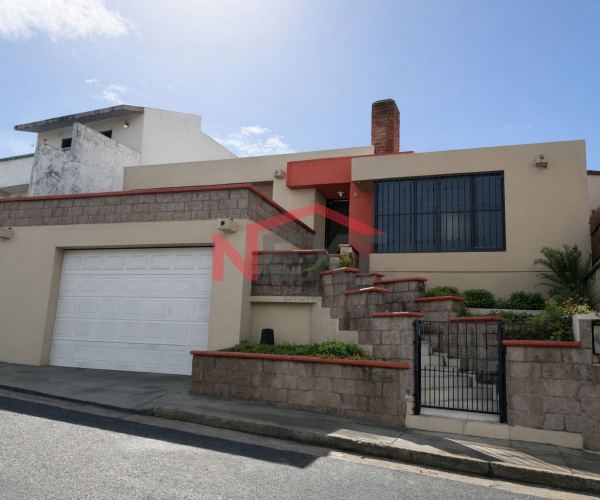 CASA EN VENTA - HACIENDA AGUA CALIENTE TIJUANA B.C