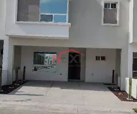 CASA EN RENTA  SIN MUEBLES FAENA IV