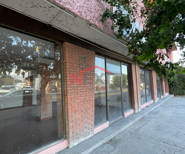 LOCALES EN RENTA EN ESQUINA DE DOS AVENIDAS PRINCIPALES