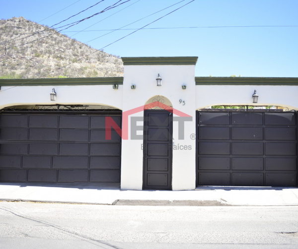 CASA EN VENTA EN PEDREGAL DE LA VILLA