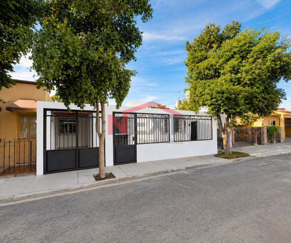 CASA EN VENTA EN COL. LOS ARCOS