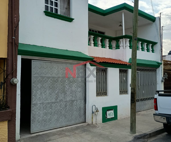 VENTA CASA AL SUR 2 PLANTAS FRACCIONAMIENTO LOS ARCOS