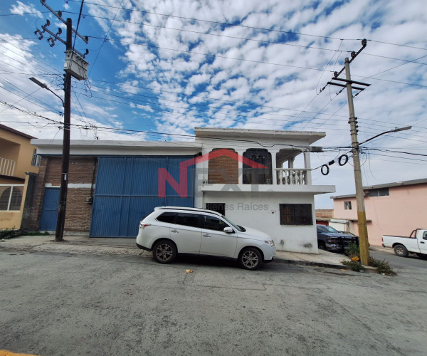BODEGA EN VENTA CON OFICINA  AL PONIENTE